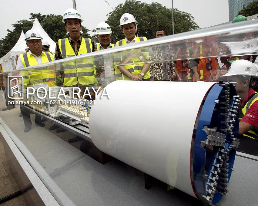 President Joko Widodo reviewing a technical industrial model.