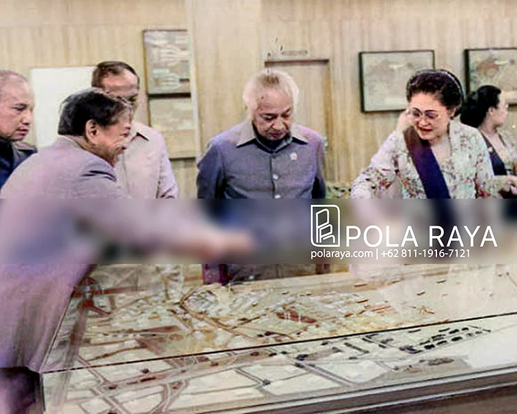 Archival presidential-era review of a Pola Raya model.